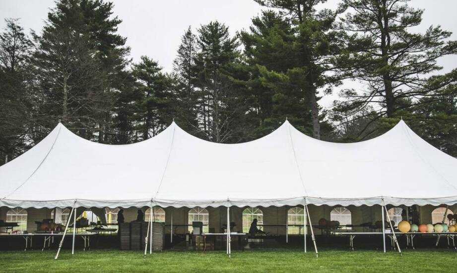 Wpływ zakupu używanych namiotowych hal na rozwój branży eventowej