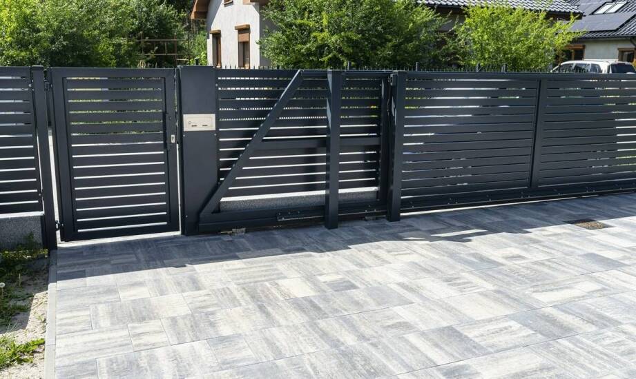 Jakie są nowe trendy w projektowaniu dwustronnych zamknięć do furtki?