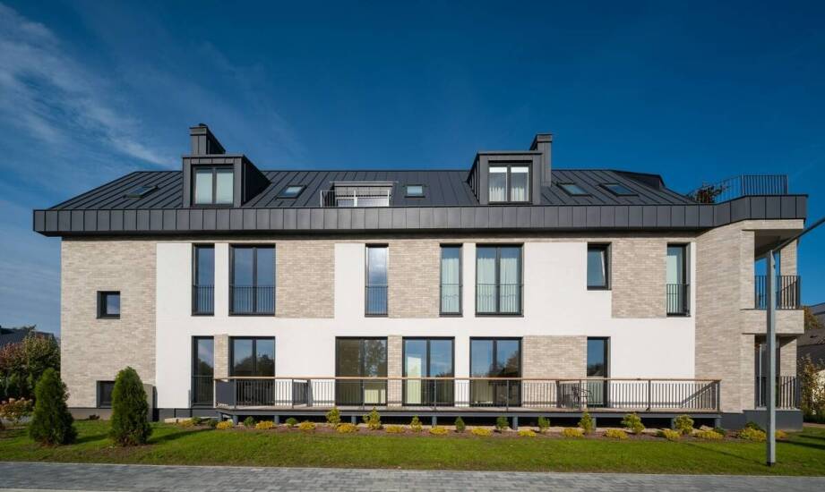 Estetyka i funkcjonalność: elewacja z dodatkiem cegły jako nowoczesne budowlane rozwiązanie