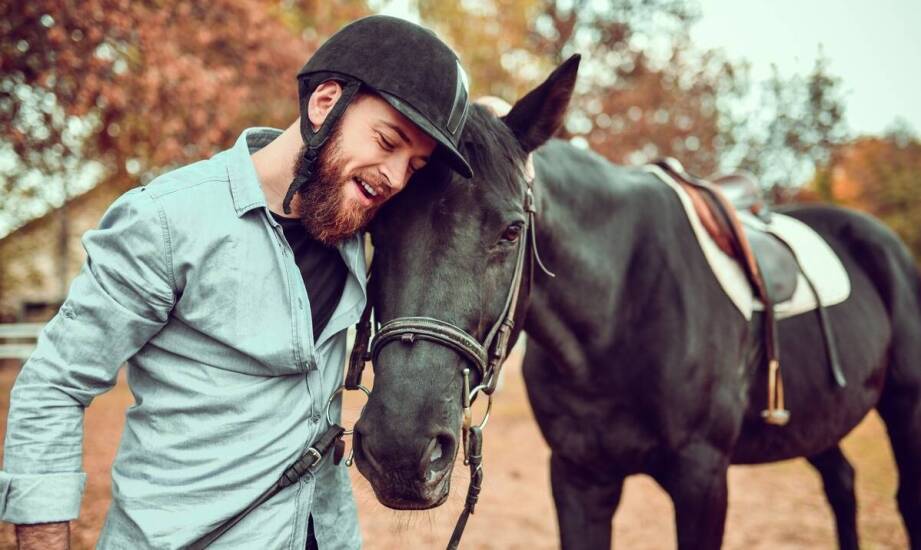 Jak prawidłowo dbać o jeździecki kask, aby zapewniał bezpieczeństwo na lata?