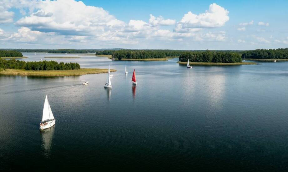 Jak kurs motorowodnego sternika wspiera rozwój kariery w śródlądowej żegludze?