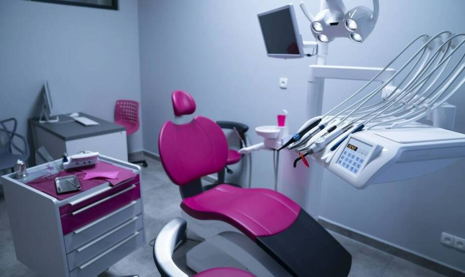 Dentystyczne lampy w kontekście ergonomii pracy stomatologa