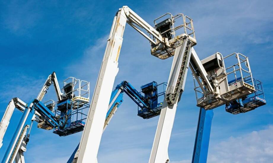 Wybór odpowiedniej samojezdnej windy dekarskiej do Twojego projektu