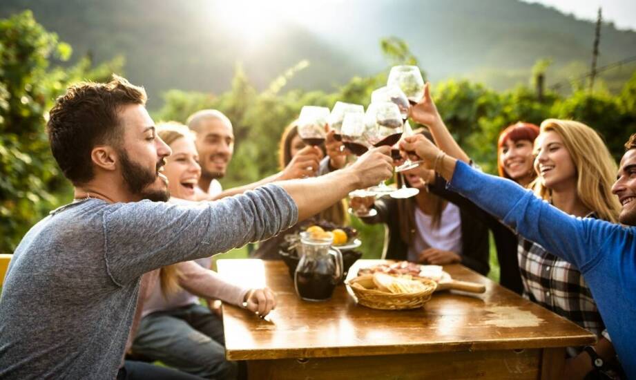 Warsztaty z degustacją win – jak wpływają na twórcze myślenie uczestników?