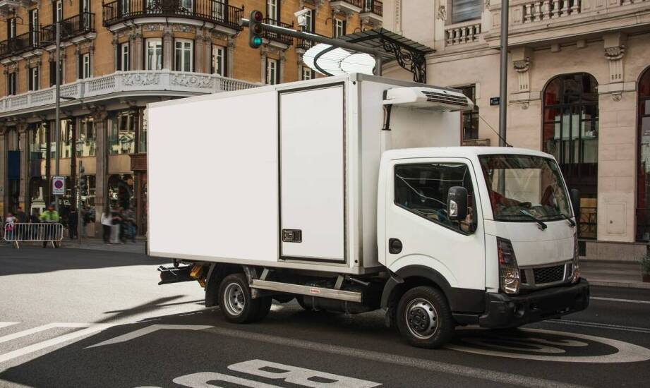 Jakie innowacyjne rozwiązania zmniejszają koszty reklamy mobilnej na pojazdach?