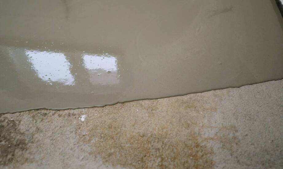 Trwałość posadzek z mikrocementu w intensywnie użytkowanych przestrzeniach.