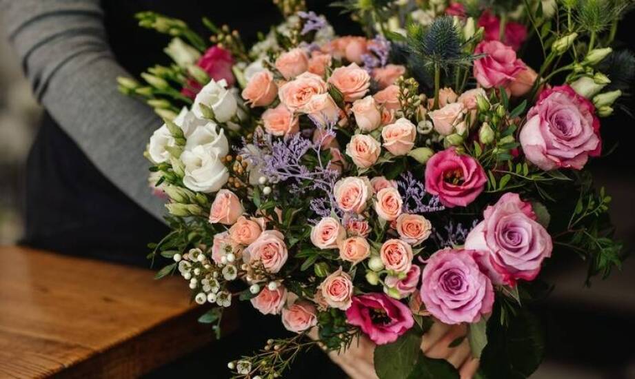 Poczta kwiatowa w Katowicach – jak wybrać idealny bukiet na Dzień Kobiet?