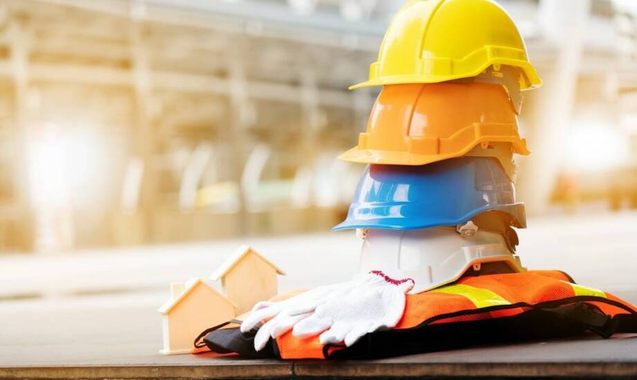 Kaski BHP w różnych kolorach - czy mają znaczenie w miejscu pracy?