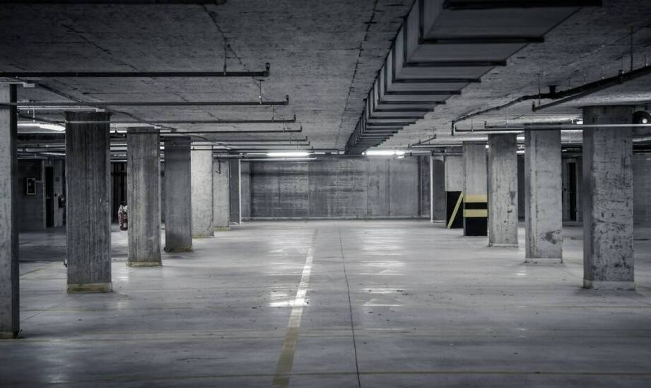 Podziemny garaż i bezpłatny parking - wygoda dla hotelowych gości