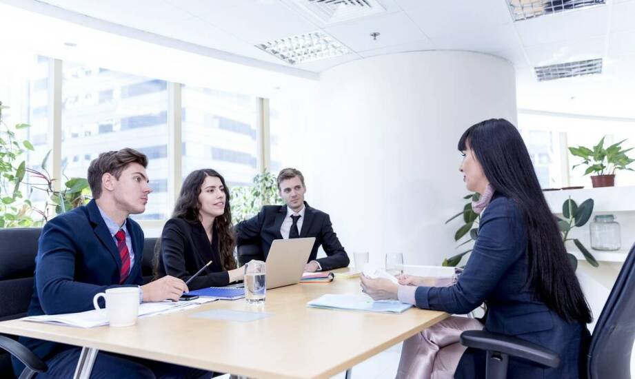 Jak ustne tłumaczenia wspierają komunikację w urzędach?