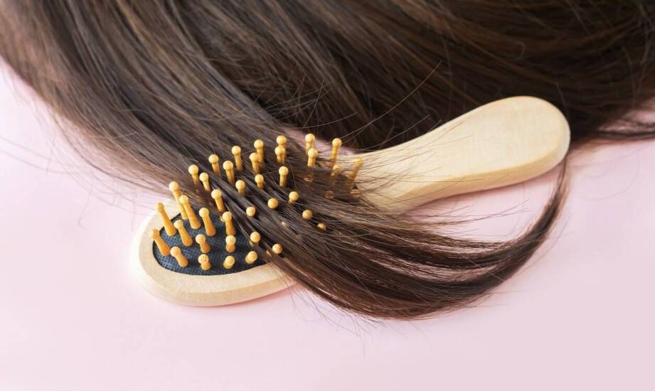 Rola szczotek i grzebieni w codziennej pielęgnacji włosów: co wybrać?