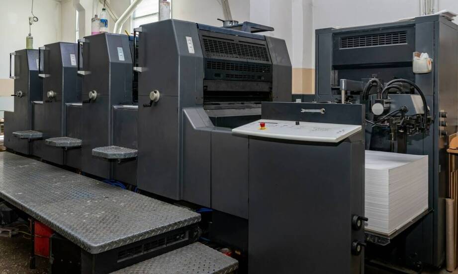 Szybki druk i oprawa prac dyplomowych – co oferuje drukarnia w Katowicach?