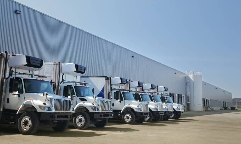 Wpływ nowoczesnych przemysłowych bram na operacyjną efektywność w sektorze chłodniczym