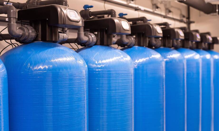 Zastosowanie ciśnieniowych filtrów do wody w przemyśle przetwórczym – praktyczne przykłady