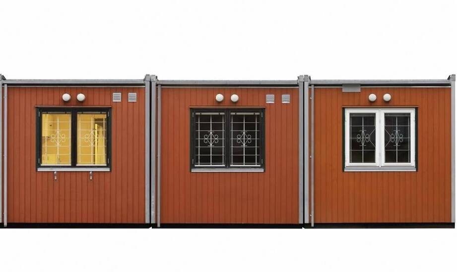 Jakie materiały są używane do budowy kontenerów na działkach?