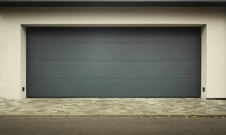 Praktyczne aspekty użytkowania i konserwacji garażu z warstwowej płyty