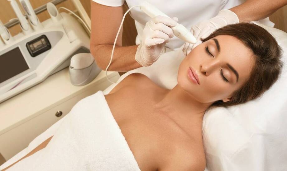 Jak estetyczna medycyna wpływa na poprawę jędrności skóry?