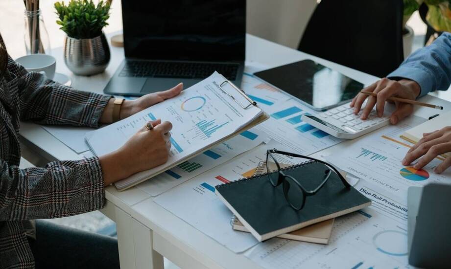 Jak pomoc w prowadzeniu firmy wpływa na optymalizację procesów księgowych?