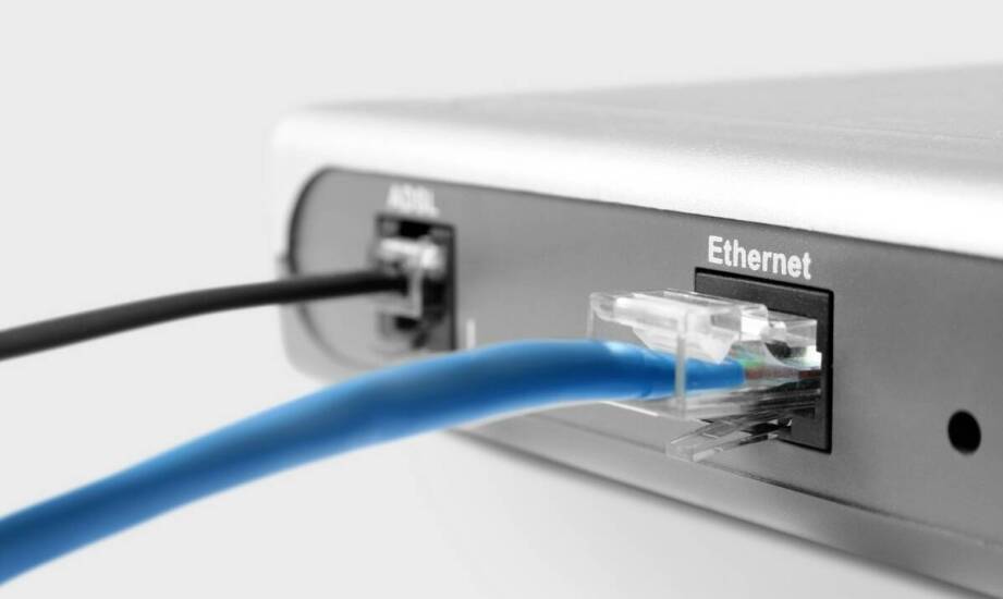 Jakie są zalety korzystania z oryginalnych kabli przy podłączaniu dekodera w UPC?