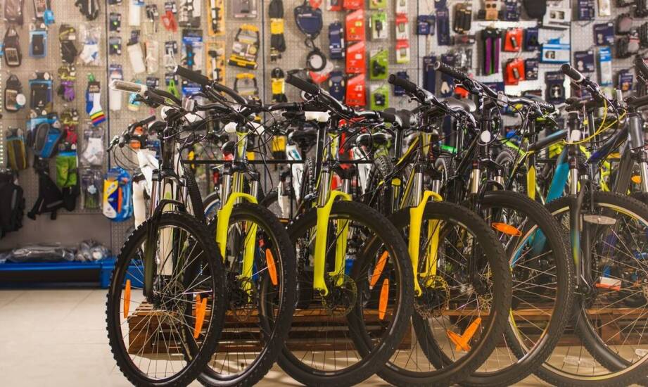 Jakie akcesoria do transportu rowerów zwiększają wygodę w podróży?