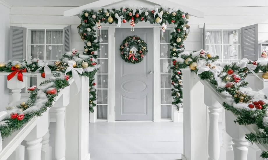 Świąteczne dekoracje z różnych materiałów – co wybrać, aby zaskoczyć gości?