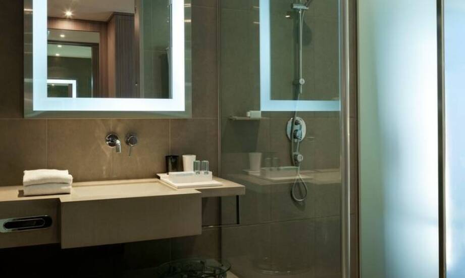 Funkcjonalność i estetyka łazienkowych akcesoriów w hotelach