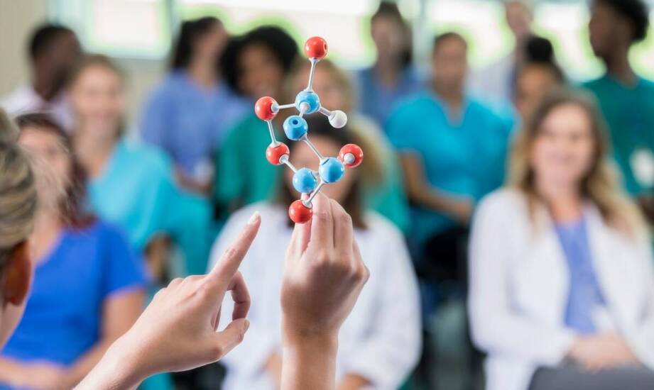 Kluczowe aspekty budowy aldehydów i ich znaczenie w przemyśle chemicznym.