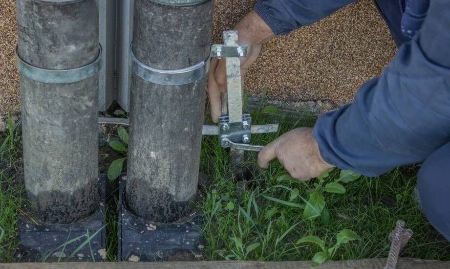 Wybór odpowiednich palików do montażu elektrycznej siatki dla kóz