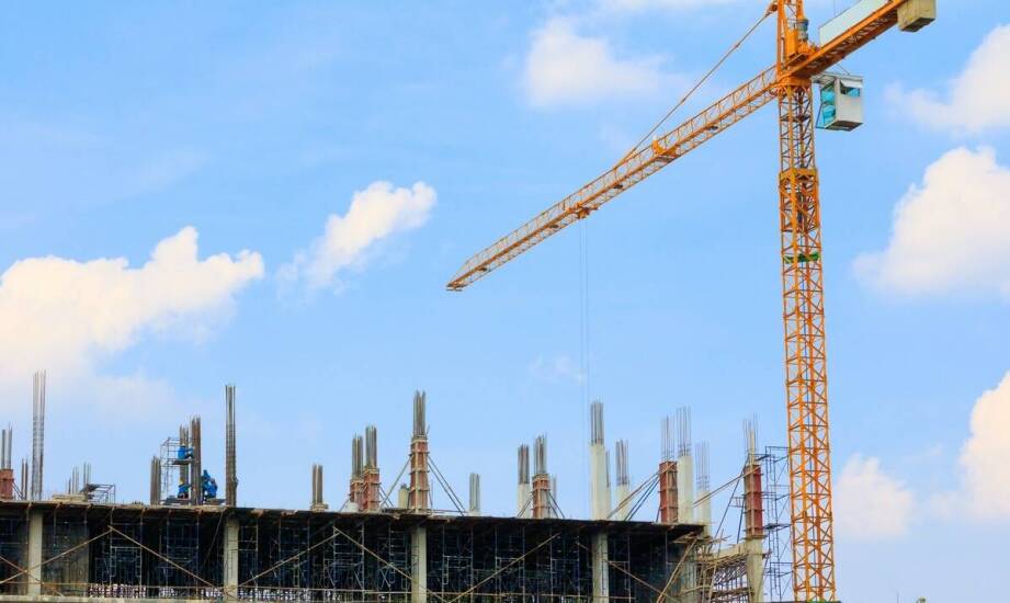 Elastyczność oferty wynajmu dźwigów a wymagania klientów