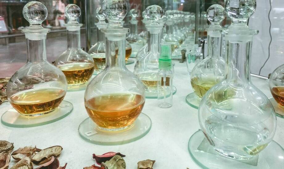 W jaki sposób producent perfumetek może zwiększyć efektywność produkcji?