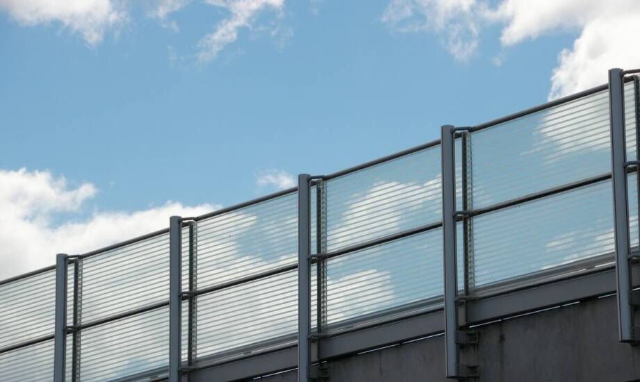 Jakie są najczęstsze błędy przy montażu zewnętrznych balustrad szklanych?