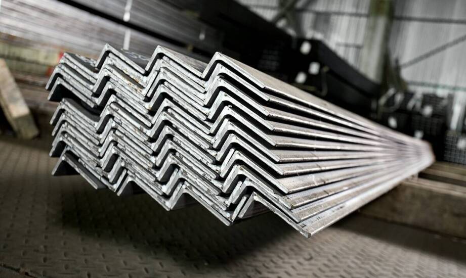 Jakie są najważniejsze cechy profili L do konstrukcji inżynieryjnych?