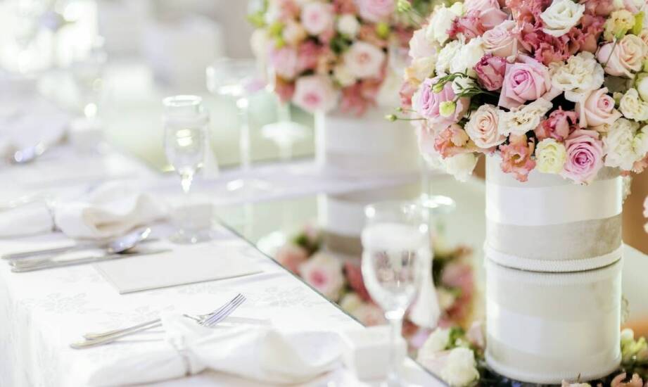 Elegancka sala na urodziny – jak zaaranżować przestrzeń, aby była estetyczna i funkcjonalna?