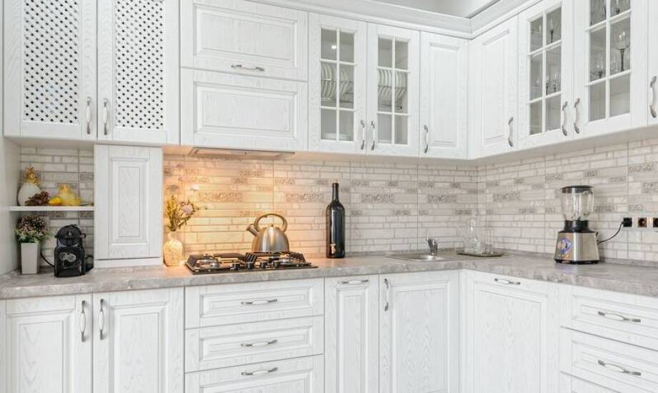 Praktyczne zastosowanie narożnej szuflady w projektowaniu kuchni