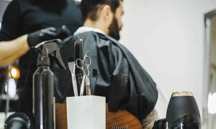 Jakie korzyści przynoszą torebki do sterylizacji w codziennej pracy dla stylisty?