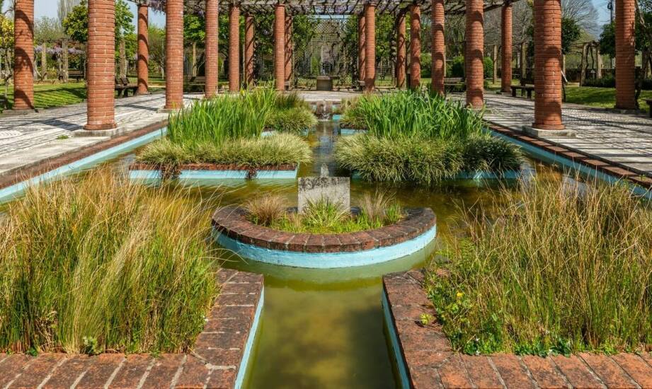 Zastosowanie multimediów w pływających nowoczesnych fontannach