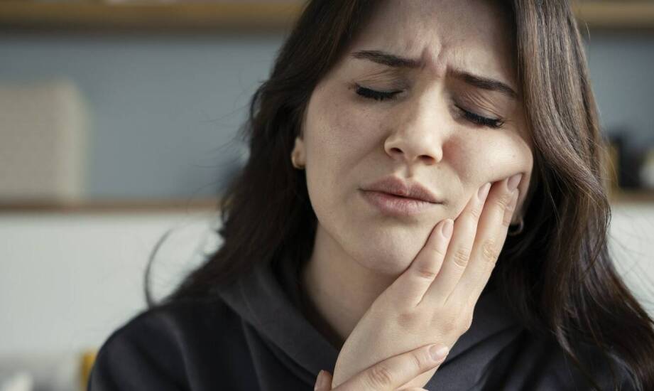 Boli ząb, ósemka czy ropień – czy to już przypadek dla stomatologa chirurga?