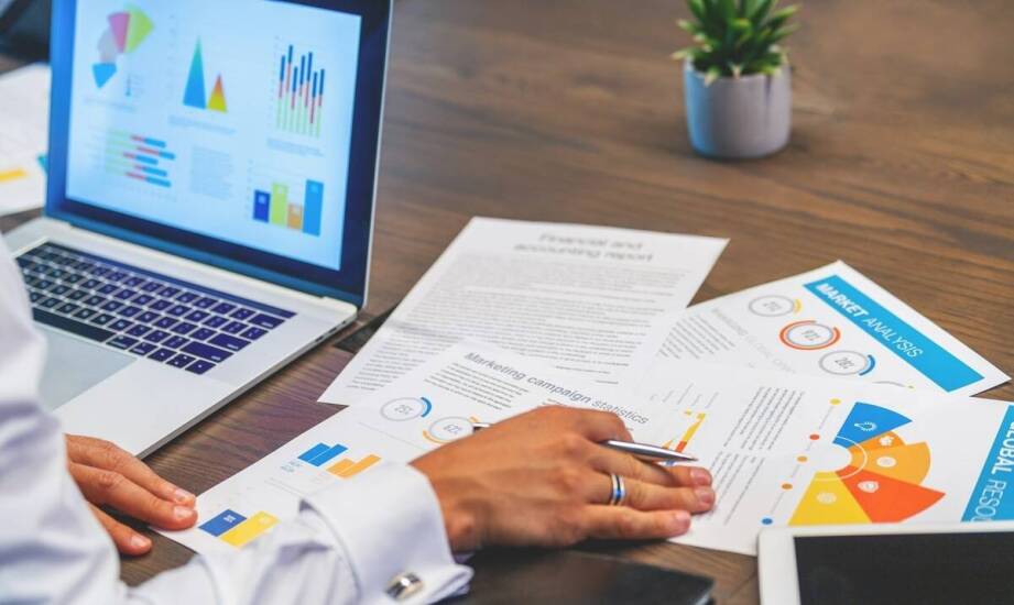 Znaczenie prowadzenia ksiąg przychodów i rozchodów dla małych firm.