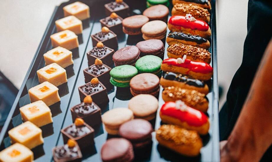 Jakie cukiernicze półprodukty wybrać do produkcji pralin?