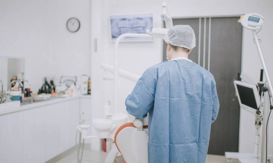 Ostry stomatologiczny dyżur we Wrocławiu – kiedy doraźna pomoc może uratować Twój uśmiech?