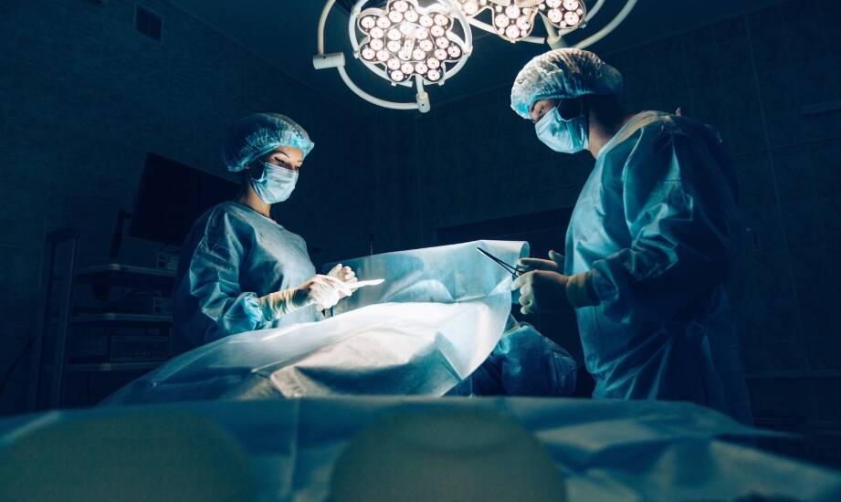 Kiedy zwężony napletek wymaga chirurgicznego zabiegu?