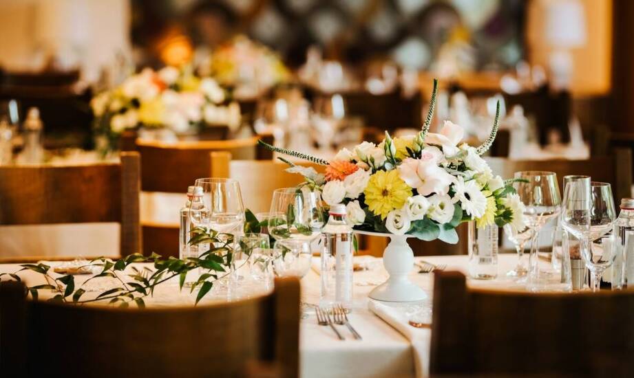 Wpływ sezonu na koszty organizacji stypy w restauracji