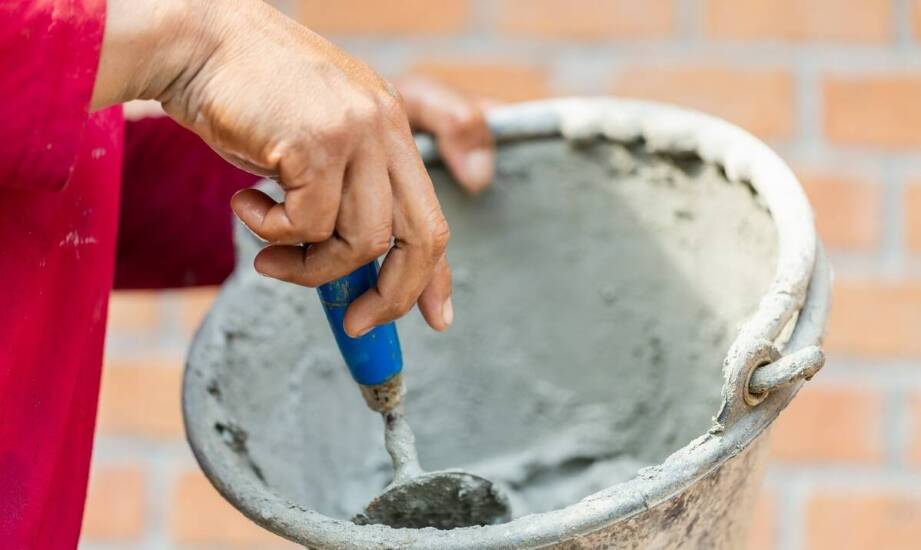 Jakie właściwości podsypek cementowo-piaskowych wpływają na ich zastosowanie?