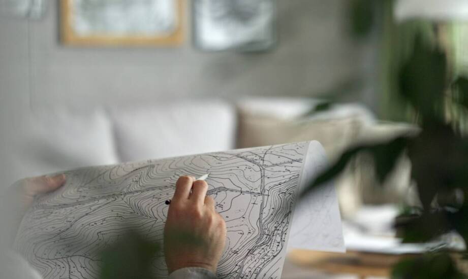 Jak biuro nieruchomości wspiera klientów w procesie zakupu budowlanych działek?