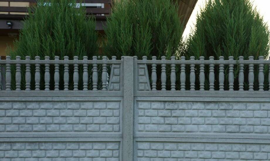 Jakie są zalety betonowych płyt w kontekście ochrony prywatności?