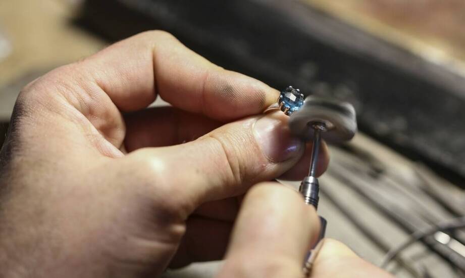 Sekrety pielęgnacji srebrnej biżuterii – jak zachować jej blask?