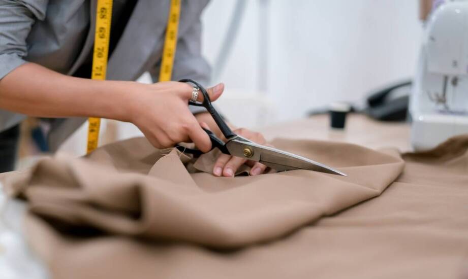 Korzyści z wykorzystania usług profesjonalnej krawcowej przy aranżacji wnętrza
