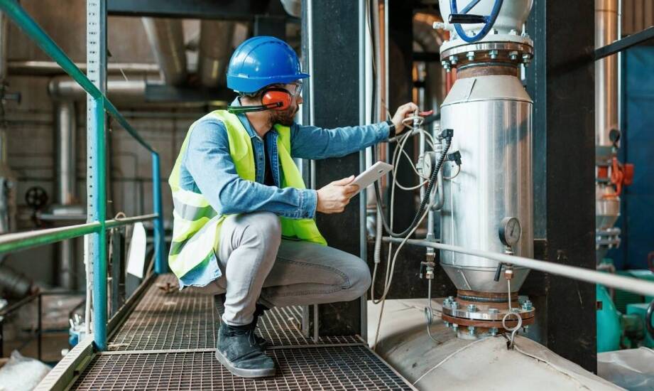 Detekcja toksycznych gazów w zakładach przemysłowych – dlaczego jest niezbędna?