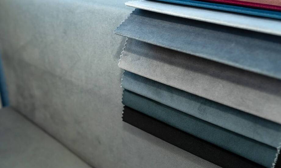 Wybór tkaniny Kronos 5 do wnętrz w stylu glamour.