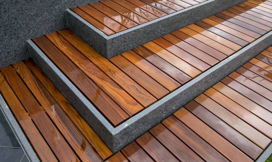 Jak impregnacja drewna wpływa na jego odporność w warunkach atmosferycznych?